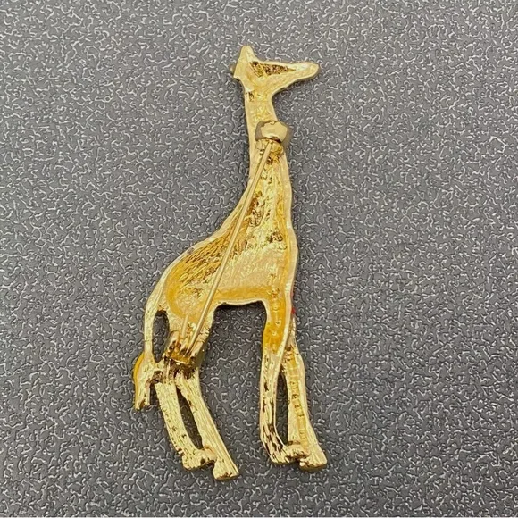 🏷️ Colorful Giraffe Brooch - Picture 3 of 4